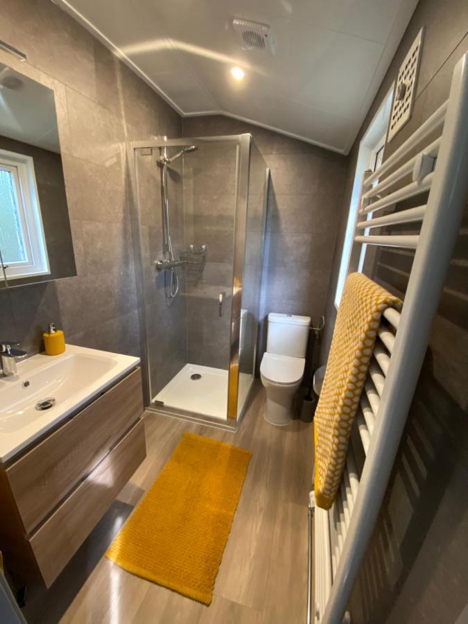 Ruim En Modern Chalet In De Veluwse Bossen Putten Eksteriør bilde