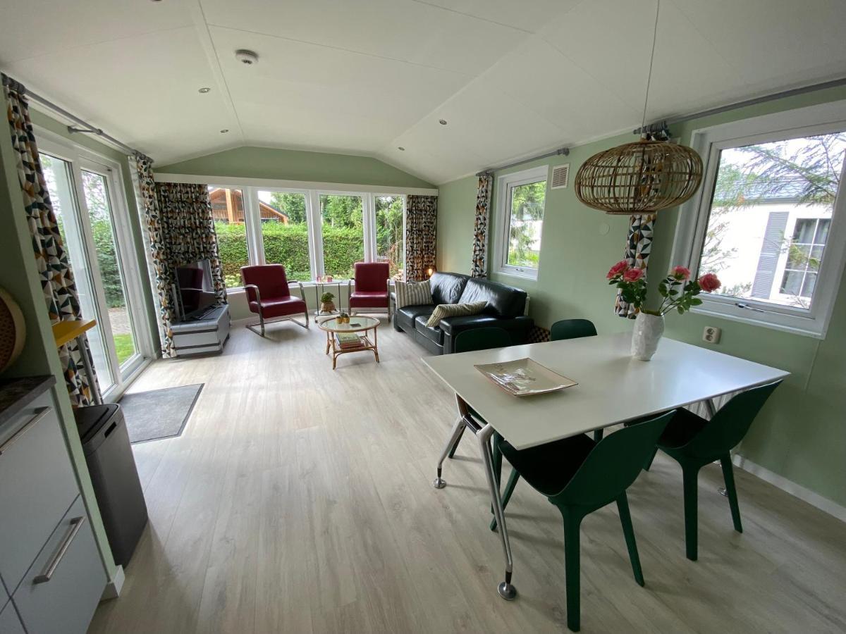 Ruim En Modern Chalet In De Veluwse Bossen Putten Eksteriør bilde